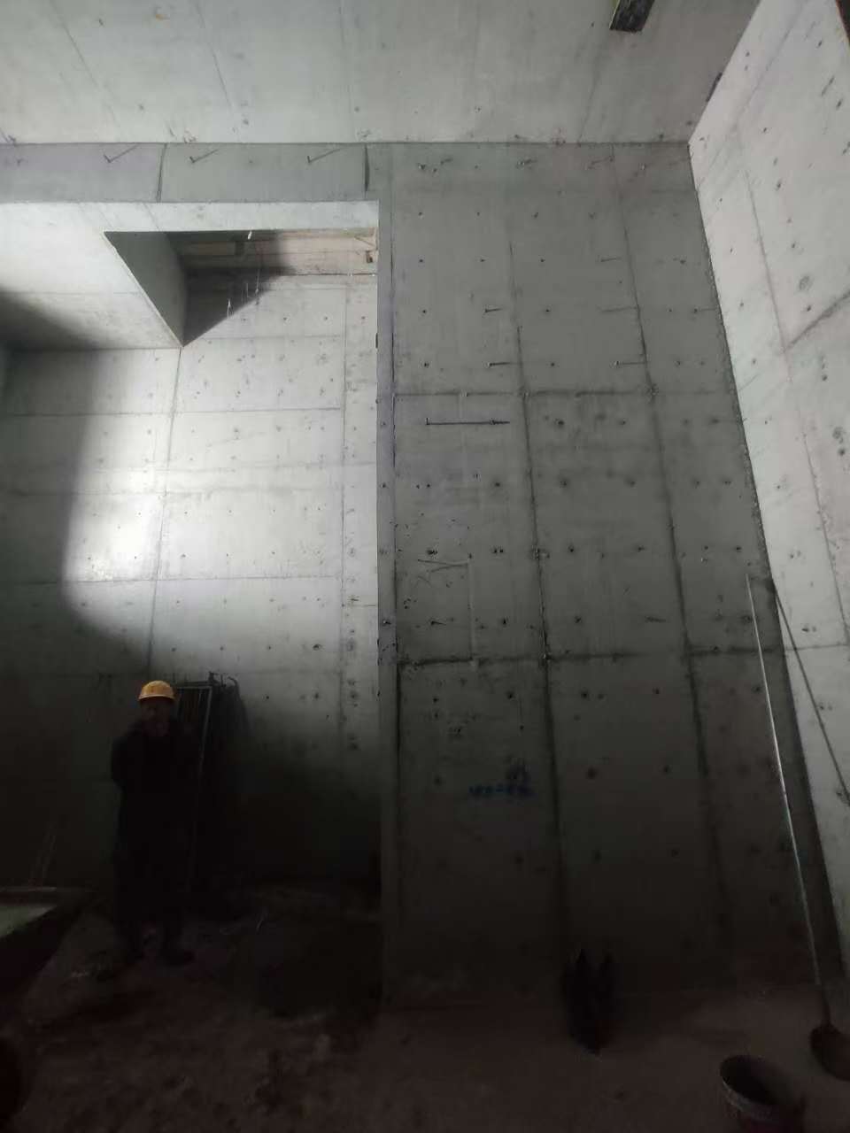 吴桥墙上开槽钢筋断了有影响吗
